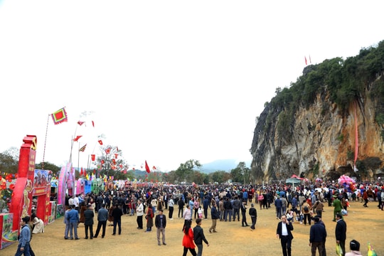 Khai mạc Lễ hội Hang Bua năm 2024