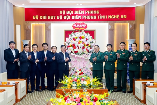 Thường trực Tỉnh uỷ chúc mừng Bộ Chỉ huy Bộ đội Biên phòng tỉnh nhân ngày truyền thống