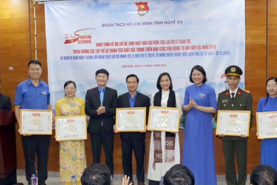 Nghệ An tôn vinh 12 tập thể xuất sắc trong cuộc vận động ‘Tự hào một dải non sông’ 