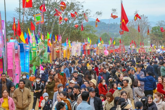Nhiều hoạt động đặc sắc hút du khách về với lễ hội của người Thái ở Quỳ Châu 