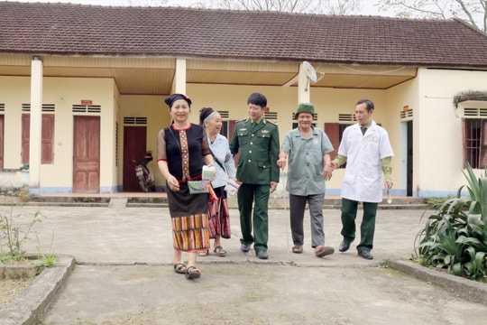 Bác sĩ quân hàm xanh tận tụy ở vùng biên Nghệ An