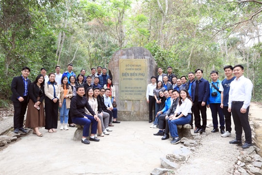 Hành trình về nguồn của tuổi trẻ Nghệ An tại Điện Biên, Hưng Yên