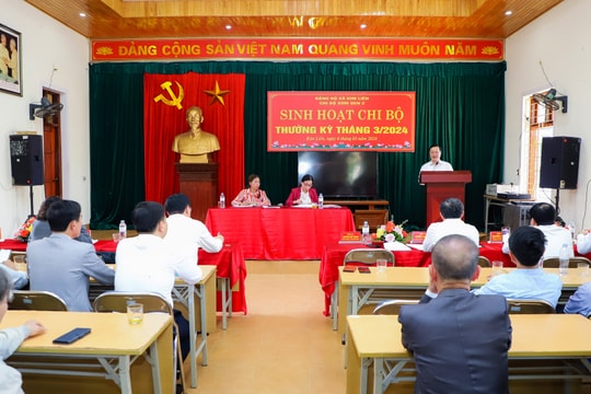 Chủ tịch UBND tỉnh Nguyễn Đức Trung dự sinh hoạt Chi bộ xóm Sen 2, xã Kim Liên (Nam Đàn)