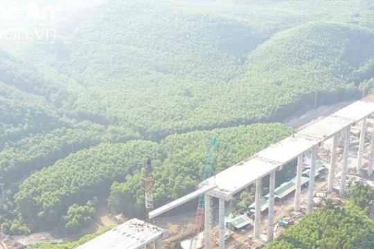 Cầu cao nhất trên tuyến cao tốc Diễn Châu Bãi Vọt đã hợp long
