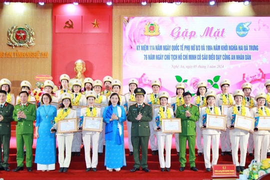 Công an Nghệ An tôn vinh 22 phụ nữ tiêu biểu nhân ngày 8/3