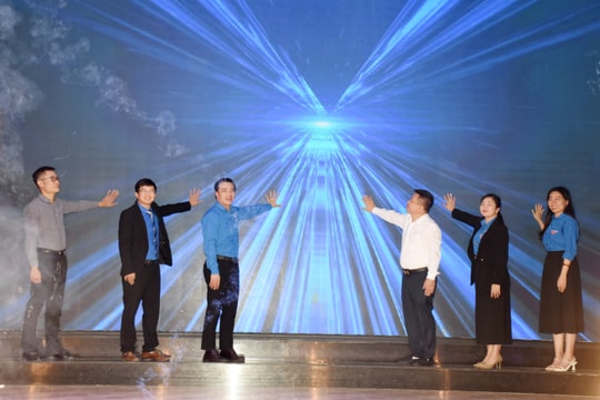 Tuổi trẻ Đại học Vinh khởi động Tháng Thanh niên và tuyên dương danh hiệu 'Nữ sinh tiêu biểu' năm 2024