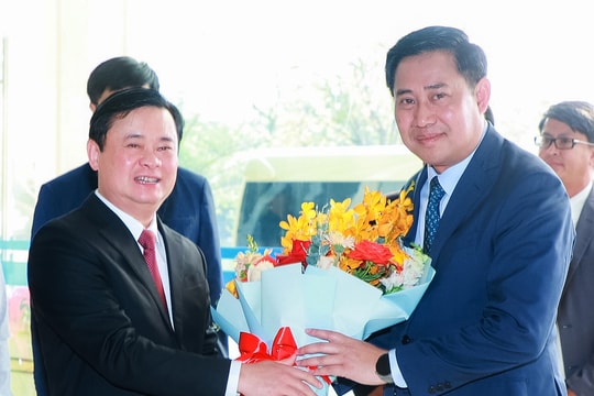 Bí thư Tỉnh ủy Nghệ An tiếp Bộ trưởng, Chủ nhiệm Văn phòng Phủ Thủ tướng Lào 