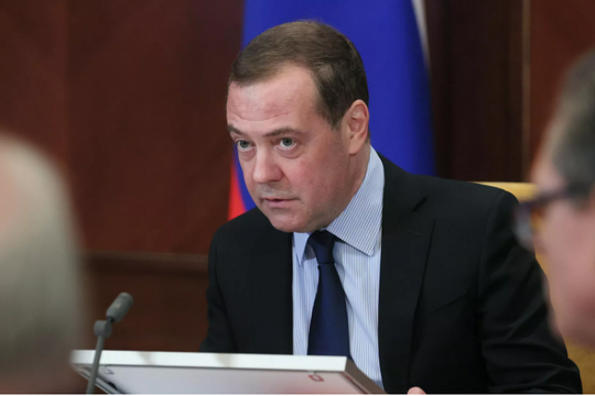Ông Medvedev tuyên bố Nga không có 'lằn ranh đỏ' với Pháp 