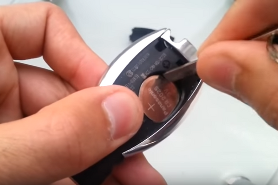 Mẹo tăng khoảng cách mở khóa ô tô từ xa không phải tài xế nào cũng biết