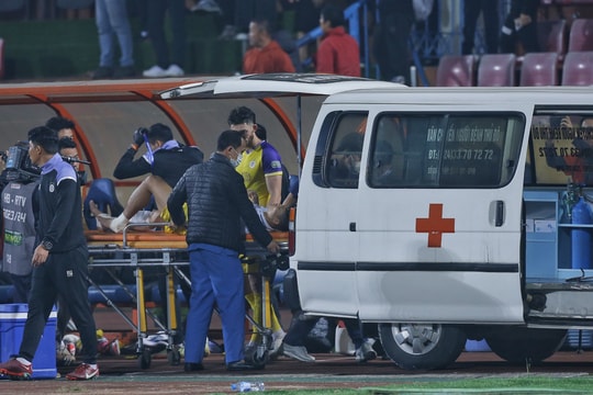 Tiền đạo chủ lực của đội tuyển Việt Nam dính chấn thương