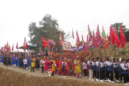 Đón Bằng xếp hạng di tích lịch sử cấp tỉnh đền Khe Sặt (Con Cuông)