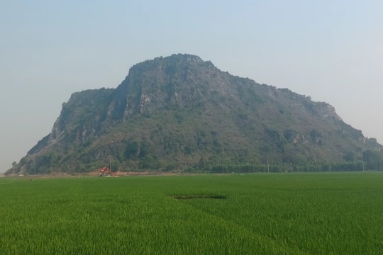 Di tích Quốc gia lèn Hai Vai (Diễn Châu) có nguy cơ thành phế tích?