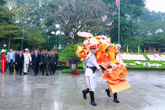 Lãnh đạo Đảng, Nhà nước, Đảng ủy Công an Trung ương, Bộ Công an dâng hoa, dâng hương tưởng niệm Chủ tịch Hồ Chí Minh tại Khu Di tích Kim Liên