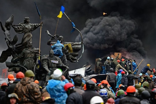 Cựu sĩ quan tình báo Mỹ tiết lộ kế hoạch tấn công Nga sau Euromaidan ở Ukraine