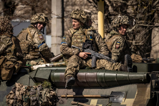 Phương Tây tiến thoái lưỡng nan, nguy cơ đối đầu trực diện với Nga