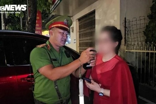 Nữ quân nhân say xỉn bị xử phạt 'kịch khung', tước bằng lái 23 tháng