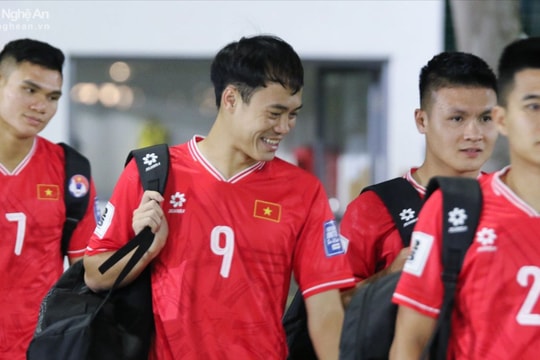 Đội tuyển Việt Nam hứng khởi tập buổi đầu tiên tại Indonesia