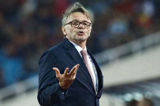 Huấn luyện viên Troussier và chiến thuật nào cho tuyển Việt Nam tại Jakarta?