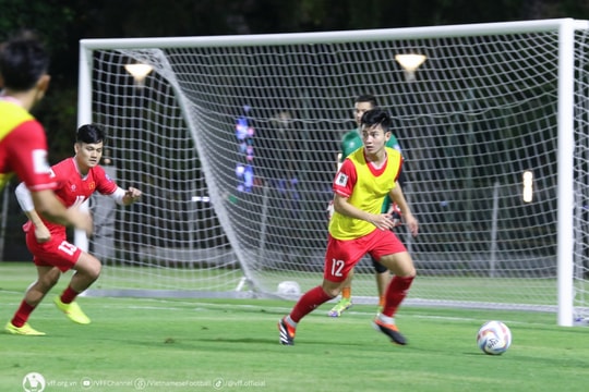 Đội tuyển Việt Nam gặp khó khăn bất ngờ trước trận gặp Đội tuyển Indonesia; Chia tay đội tuyển Việt Nam, Công Phượng quay lại Nhật Bản
