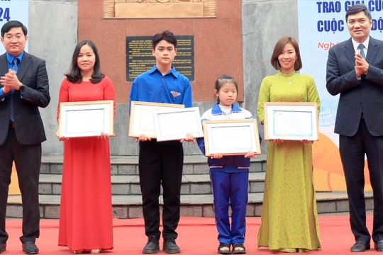 Nghệ An trao giải cuộc thi vẽ tranh hưởng ứng Cuộc vận động “Tự hào một dải non sông”