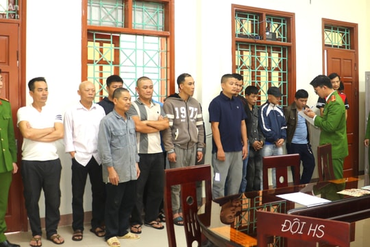 Đột kích sới bạc trong rừng, bắt hàng chục đối tượng