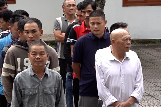 Video: Đột kích sới bạc trong rừng, bắt hàng chục đối tượng