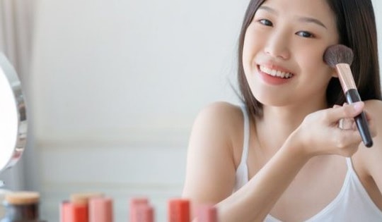 Cần chú ý khi trang điểm để tránh làm tổn thương da