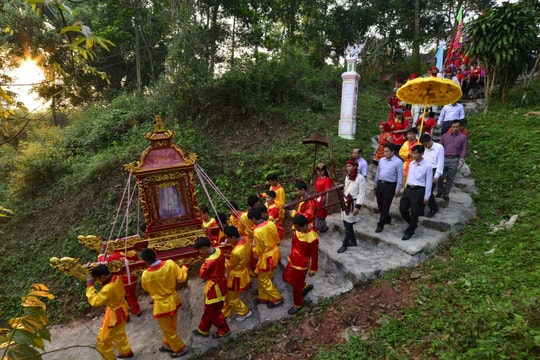 Vui hội đền Chín Gian 