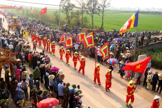 Tưng bừng khai hội đền - chùa Gám