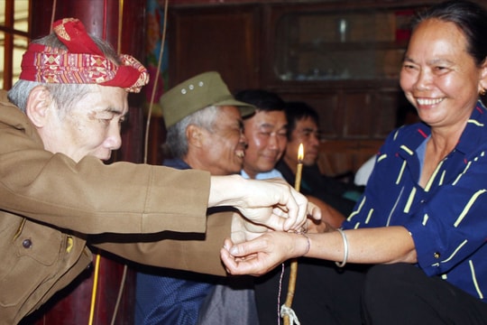 Người Thái Nghệ An vui hội mừng tiếng sấm đầu tiên của năm