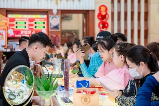Giao dịch vàng ở Nghệ An sôi động trở lại