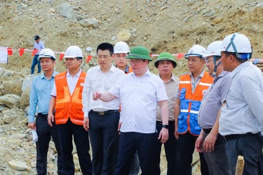 Chủ tịch UBND tỉnh Nghệ An Nguyễn Đức Trung kiểm tra công tác triển khai công trình đường dây 500kV mạch 3