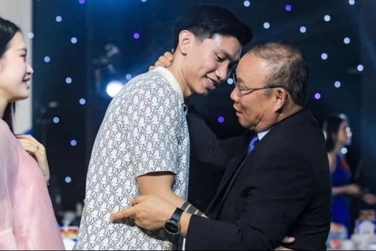 Báo Trung Quốc: 'Thật may khi ĐT Trung Quốc không thuê HLV Troussier'; Văn Hậu báo tin buồn đến ĐT Việt Nam