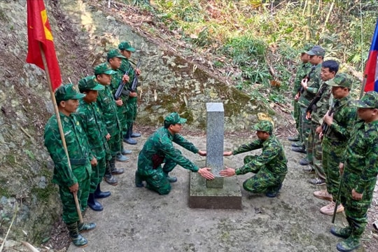 Tuần tra song phương trên tuyến biên giới Việt - Lào