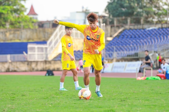 Những ngày đầu của hậu vệ trẻ Bùi Thanh Đức tại Sông Lam Nghệ An