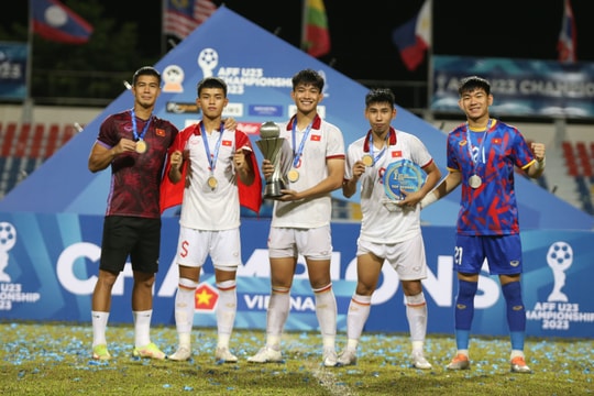 HLV Hoàng Anh Tuấn triệu tập hai cầu thủ SLNA chuẩn bị cho vòng chung kết U23 châu Á 2024