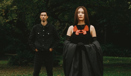 Hoàng Thùy Linh - Đen Vâu gây 'bão' ngày cá tháng tư