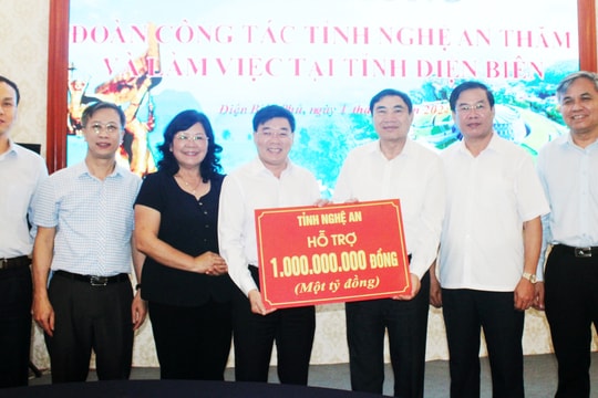 Tỉnh Nghệ An trao hỗ trợ sinh kế cho người nghèo tỉnh Điện Biên