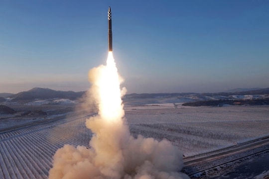 Triều Tiên tuyên bố thử thành công tên lửa đạn đạo tầm trung thế hệ mới trang bị đầu đạn siêu vượt âm