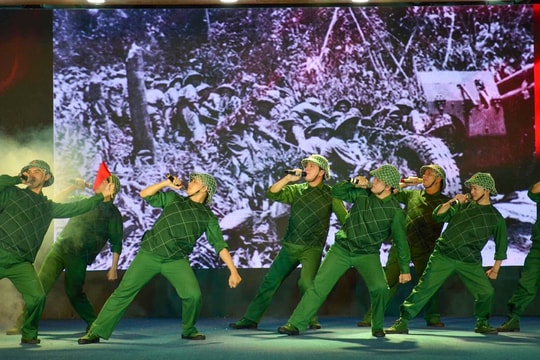 Nghệ An giành 1 Huy chương Vàng, 2 Huy chương Bạc tại Hội thi tuyên truyền lưu động kỷ niệm 70 năm Chiến thắng Điện Biên Phủ