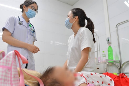 Nắng nóng, nhiều trẻ phải nhập viện, bác sỹ khuyến cáo cách phòng bệnh 