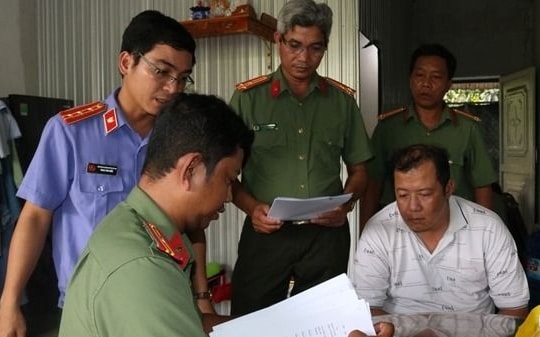 Mua máy in đa năng về phòng trọ sản xuất tiền giả