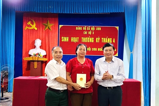 Phó Chủ tịch Thường trực UBND tỉnh dự sinh hoạt chi bộ tại huyện Anh Sơn