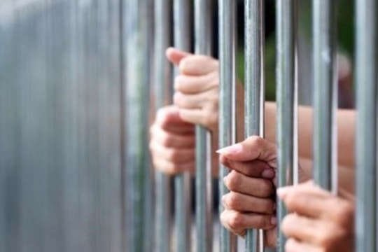 Tội vi phạm quy định về giam giữ bị xử lý như thế nào?