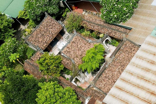 Khám phá kiến trúc độc đáo, vẻ đẹp cổ kính của đền Thánh Mẫu 