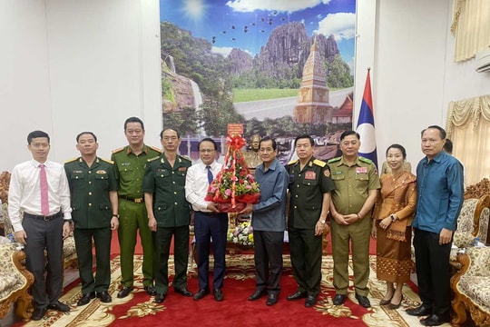 Đoàn công tác tỉnh Nghệ An thăm và chúc Tết cổ truyền Bunpimay tại tỉnh Bôlykhămxay, nước CHDCND Lào