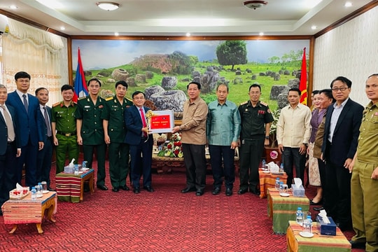 Lãnh đạo tỉnh Nghệ An thăm và chúc Tết Bunpimay tại tỉnh Xiêng Khoảng (Lào)