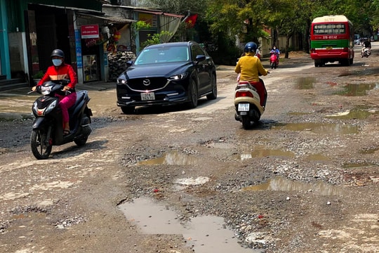 Tuyến đường 'nát như tương' giữa lòng thành Vinh