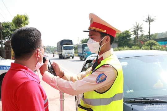 Không chấp hành kiểm tra nồng độ cồn, người đàn ông ở Nghệ An bị phạt hơn 46 triệu đồng