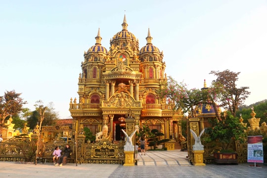 Cận cảnh toà lâu đài độc đáo, nổi tiếng ở Nghệ An 